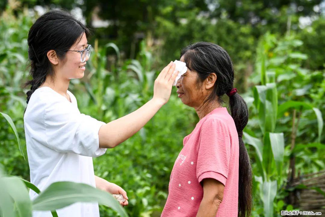 全网追的“扁担女孩”,找了一份暑假工,时薪12元 - 昌都生活资讯 - 昌都28生活网 changdu.28life.com