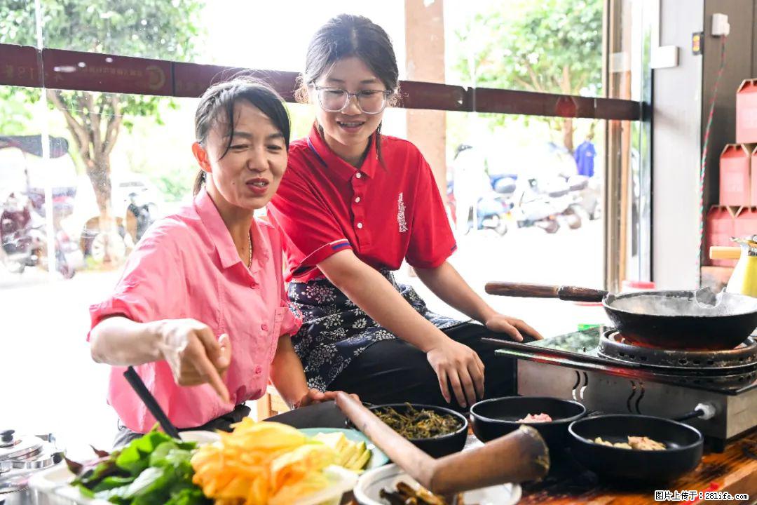 全网追的“扁担女孩”,找了一份暑假工,时薪12元 - 昌都生活资讯 - 昌都28生活网 changdu.28life.com